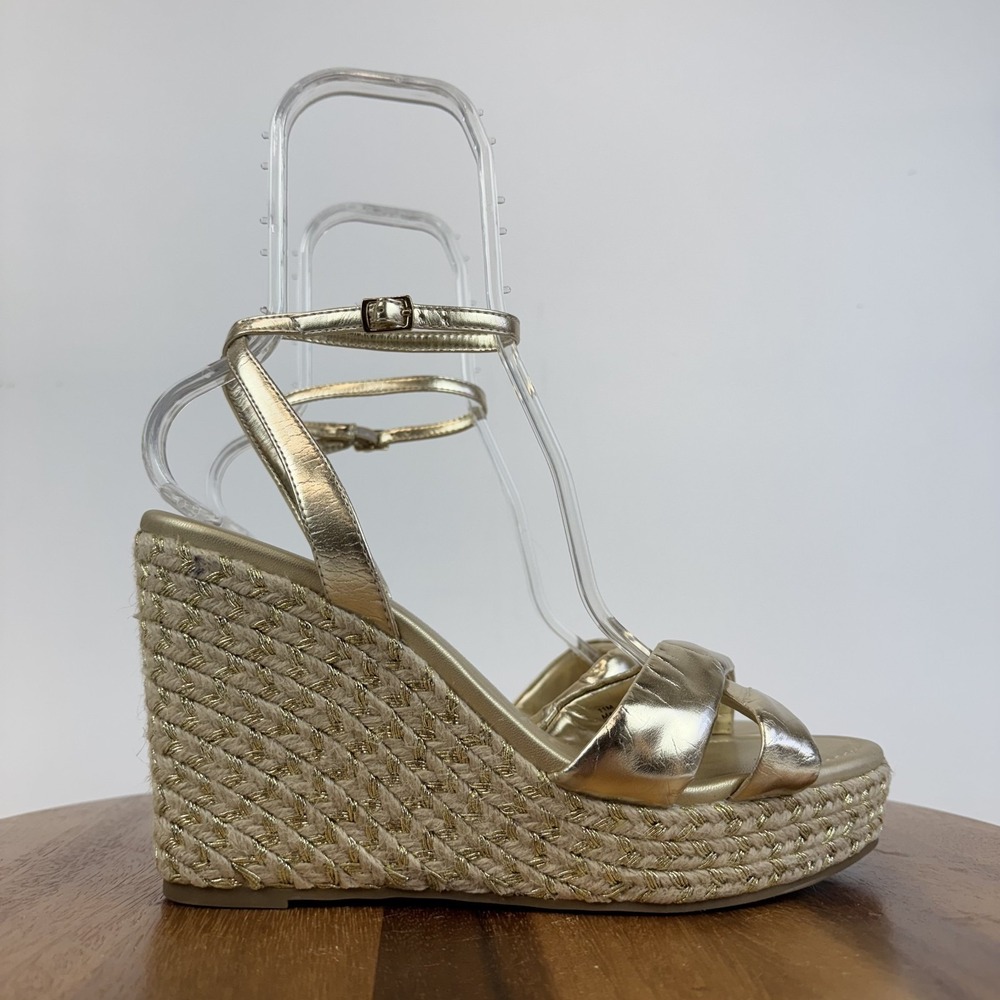 New Womens Abound Sukie Gold Metallic Faux Leather Espadrille Wedge Sandal Sz 11